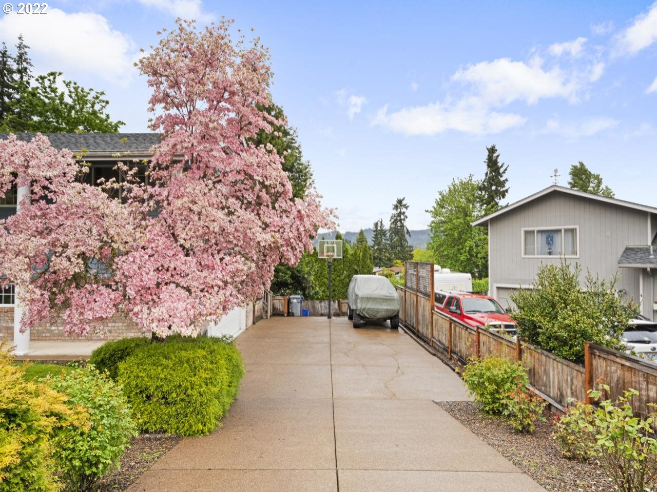 5630 Glacier Drive Springfield, OR 97478 - Photo 3 of 32 Gallery Image 3