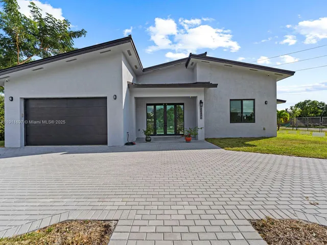 a house view with a outdoor space