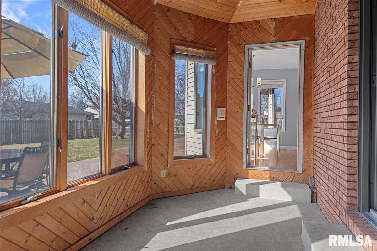 2904 Mill Point Court Springfield, IL 62704 - Photo 15 of 56 Gallery Image 15