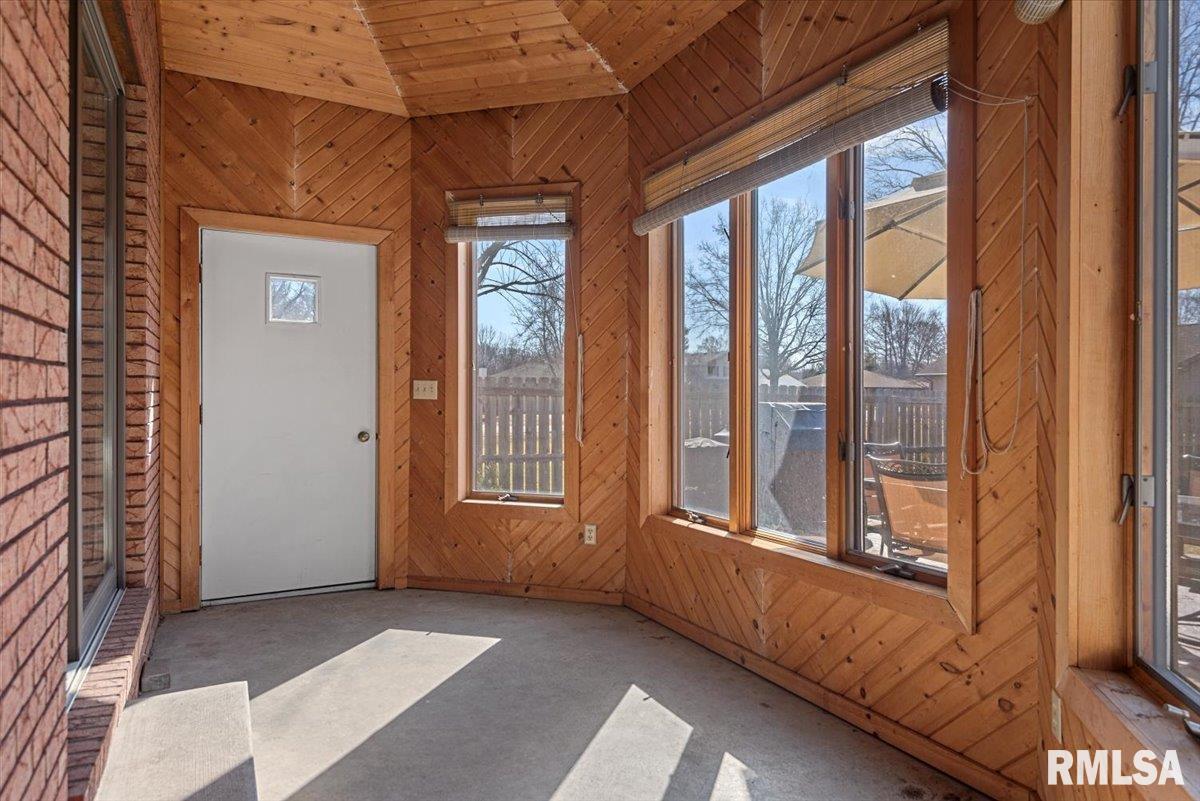 2904 Mill Point Court Springfield, IL 62704 - Photo 16 of 56 Gallery Image 16