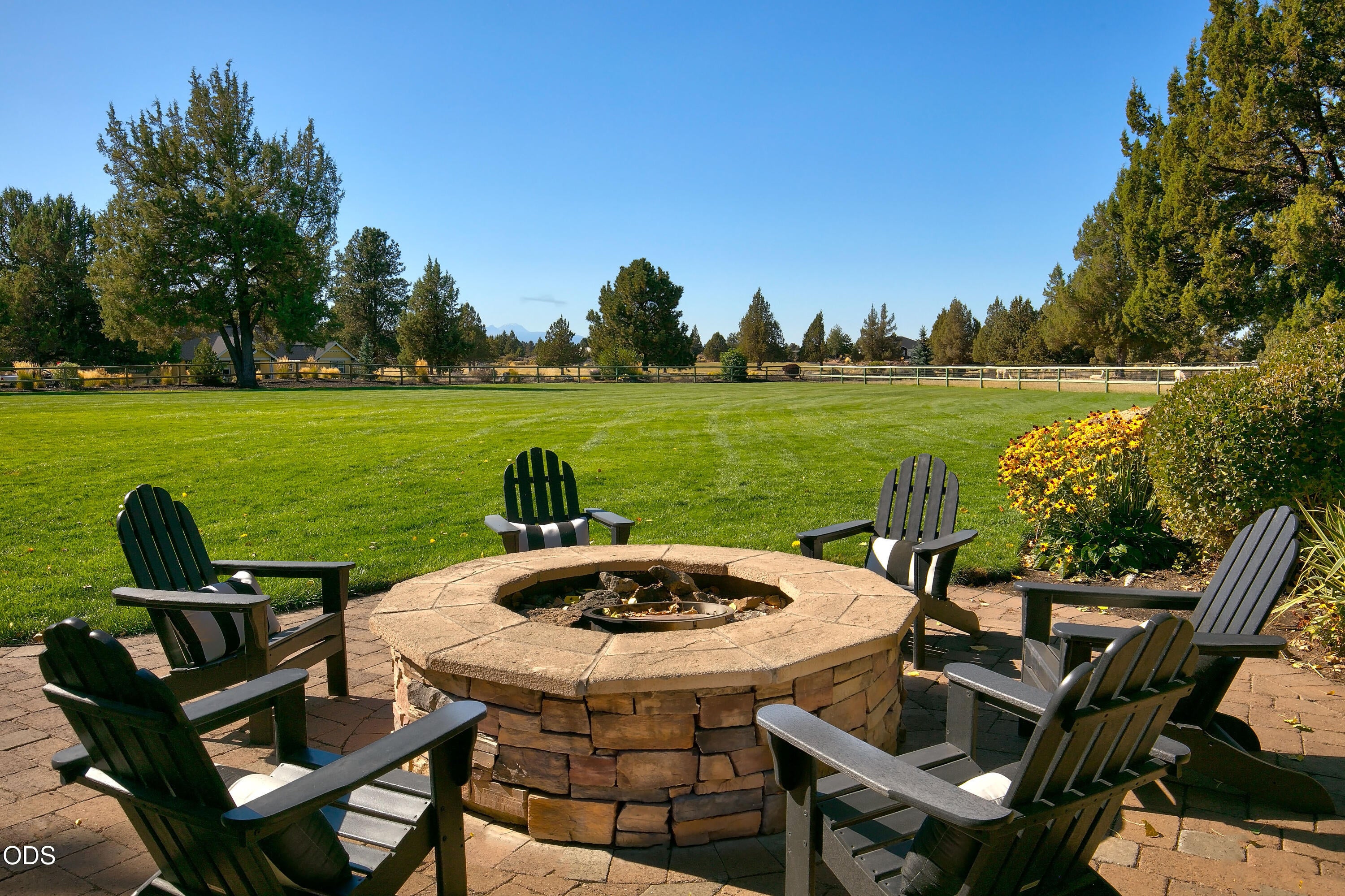 22155 Rickard Road Bend, OR 97702 - Photo 30 of 44 Gallery Image 30