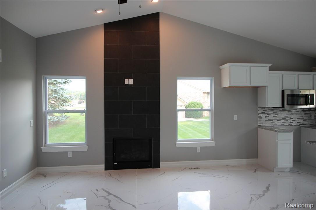 18363 Farmington Road Livonia, MI 48152 - Photo 6 of 16 IMG_7833.JPG