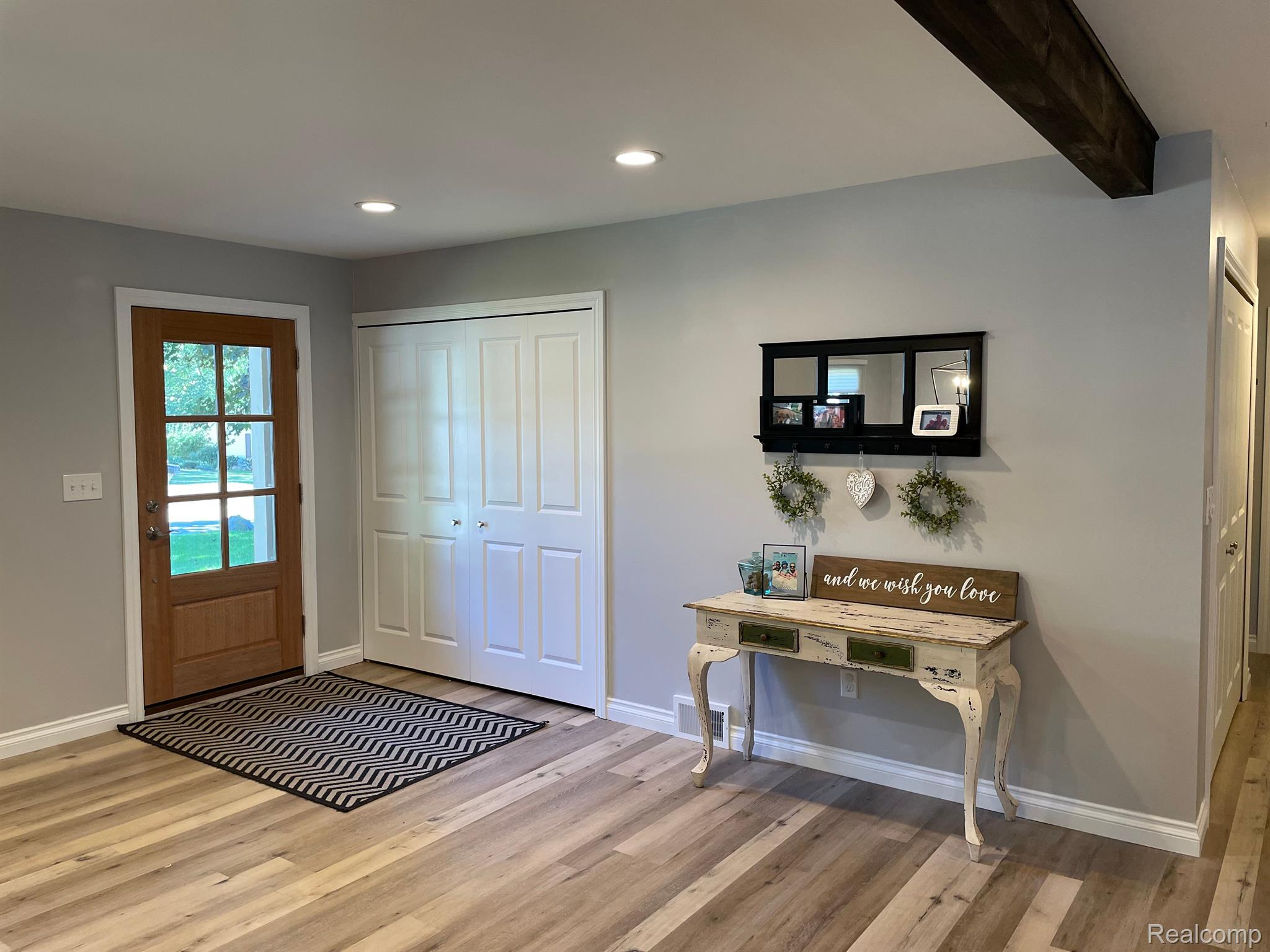 650 Lake Forest Road Rochester, MI 48309 - Photo 7 of 30 FOYER