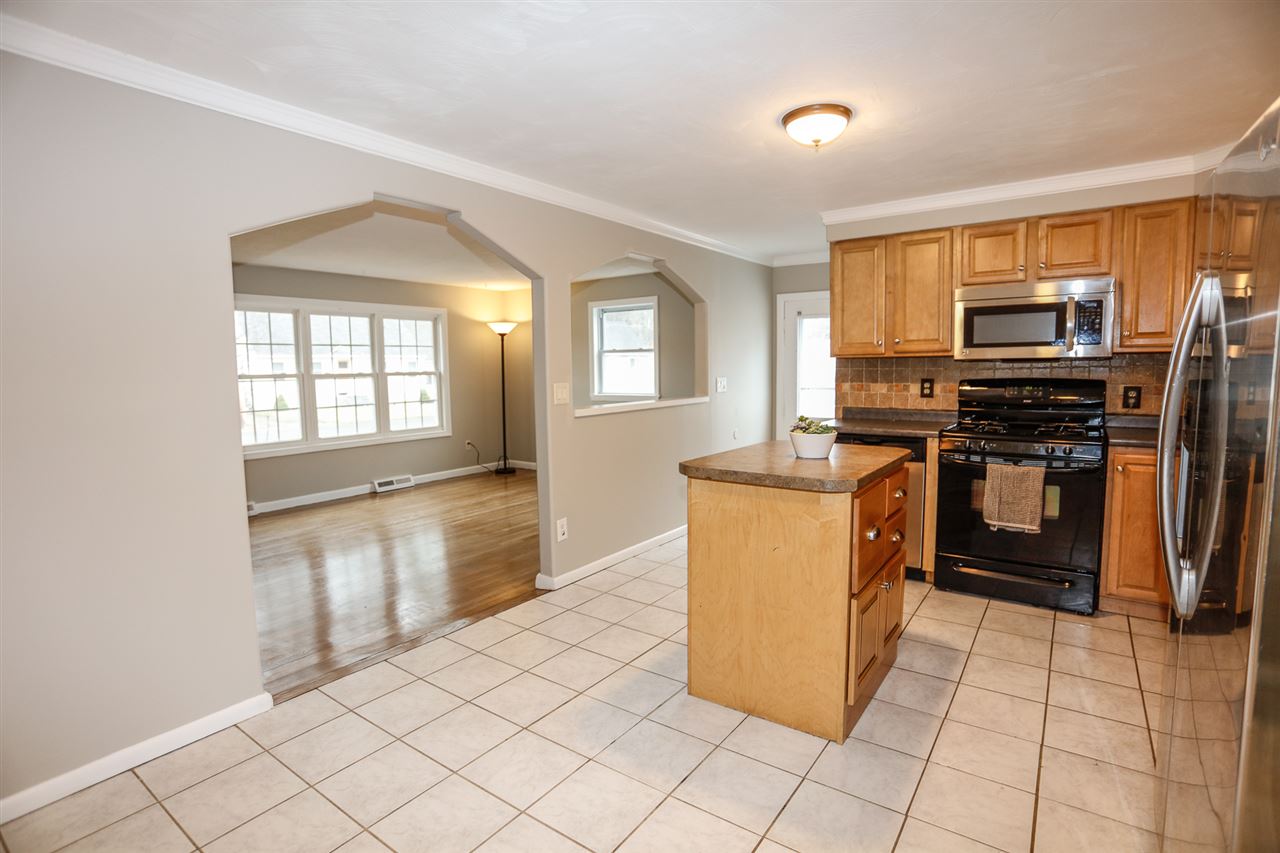 7 Syracuse Road Nashua, NH 03064 - Photo 4 of 26