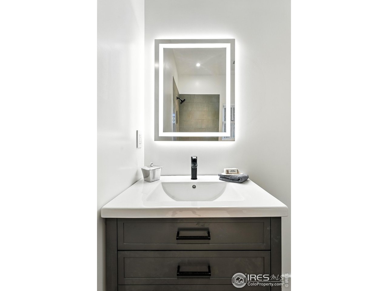360 Boulder Street Boulder, CO 80302 - Photo 25 of 37 a sink and a mirror