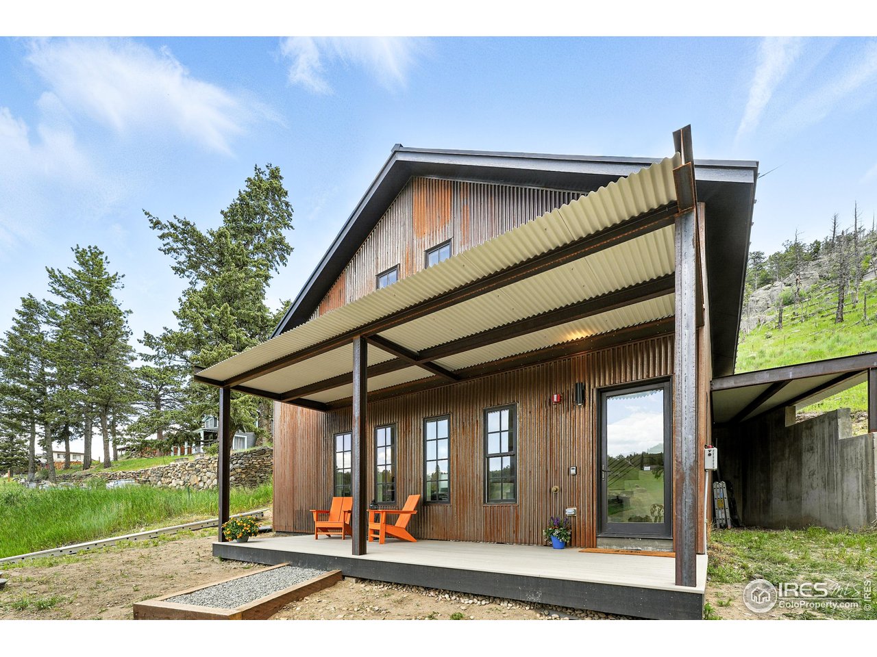 360 Boulder Street Boulder, CO 80302 - Photo 8 of 37 a front view of a house with garden