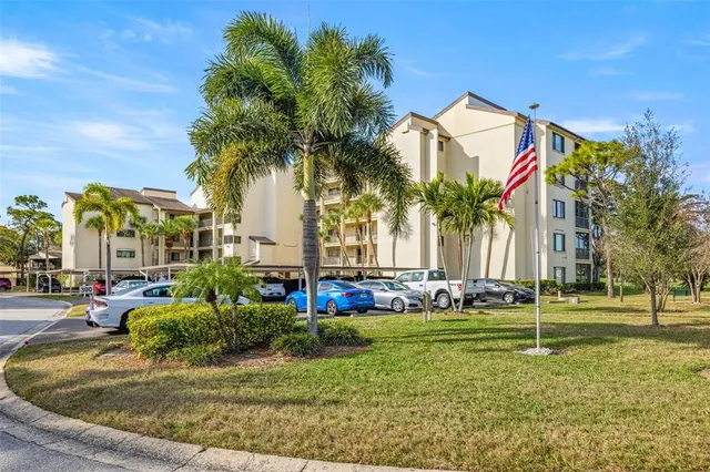 $257,500 | 700 Starkey Road, Unit 311, Largo, FL 33771