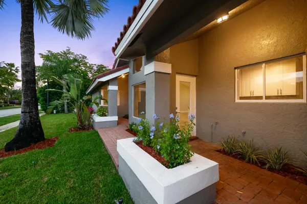 $1,295,000 | 10141 Southwest 3rd Street, Plantation, FL 33324