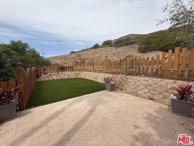 a view of a yard with an trees