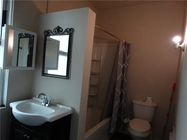 a view of a livingroom with an empty space