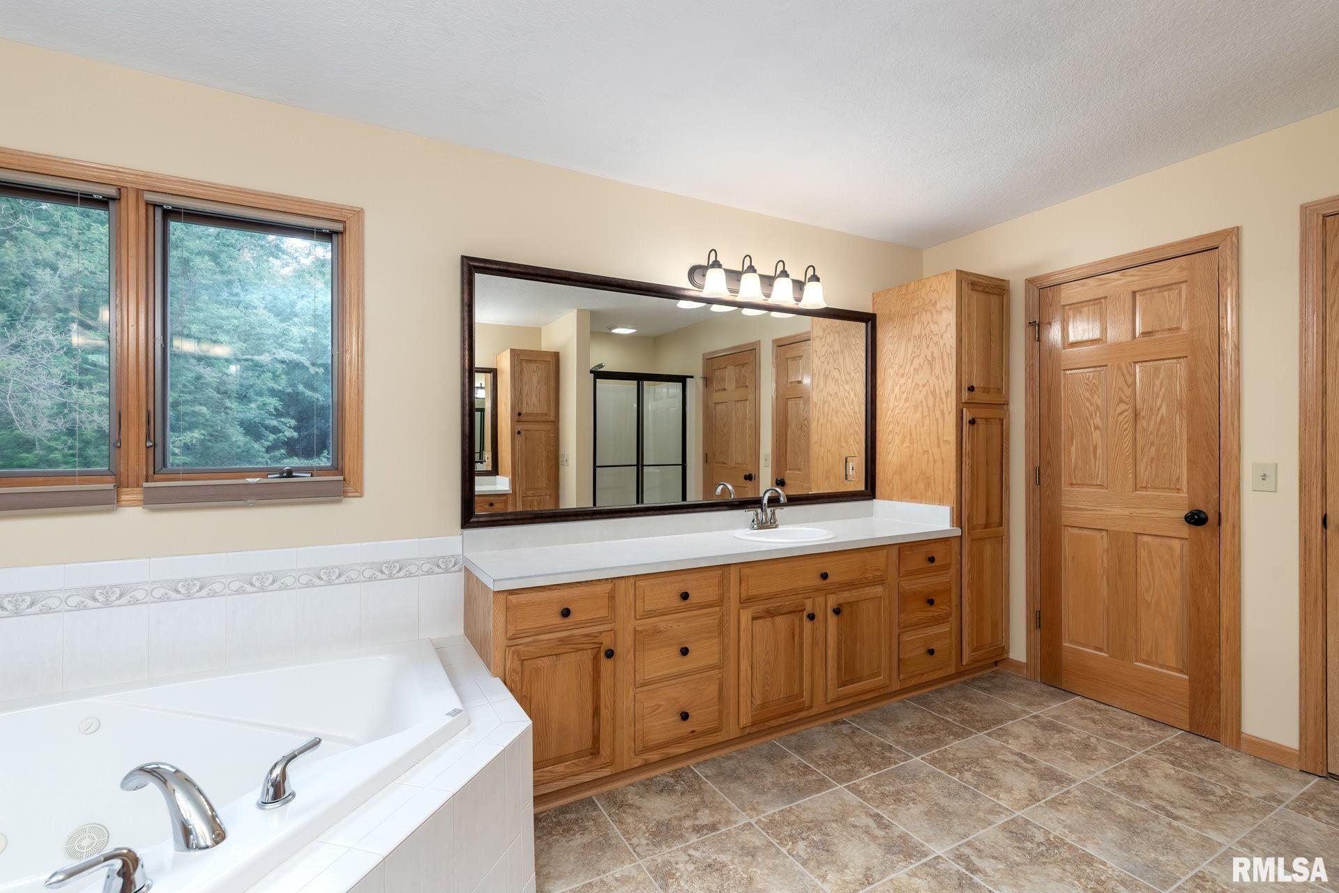 6812 Ridges Court Bettendorf, IA 52722 - Photo 26 of 50 Gallery Image 26