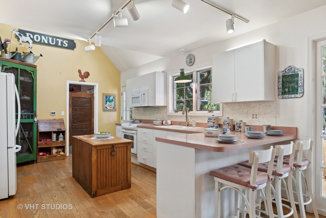 449 Roslyn Road East Dundee, IL 60118 - Photo 14 of 48