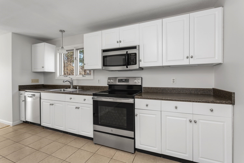 31 Stone Ridge Road, Unit 31 Franklin, MA 02038 - Photo 4 of 41 Gallery Image 4