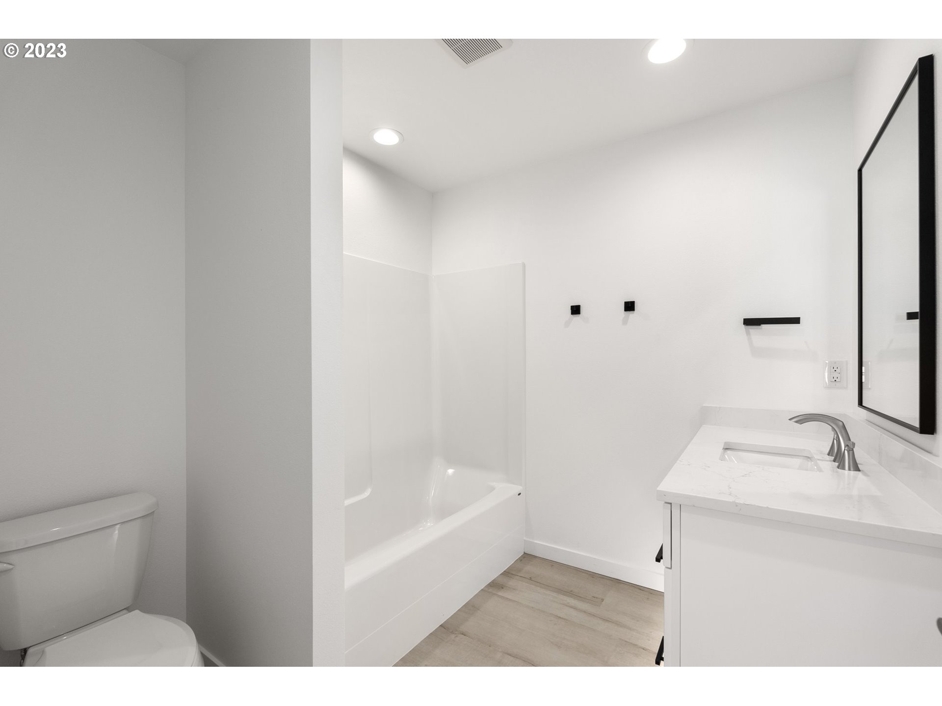 1019 Peach Road Winlock, WA 98596 - Photo 20 of 22 a bathroom with a sink a toilet and bathtub