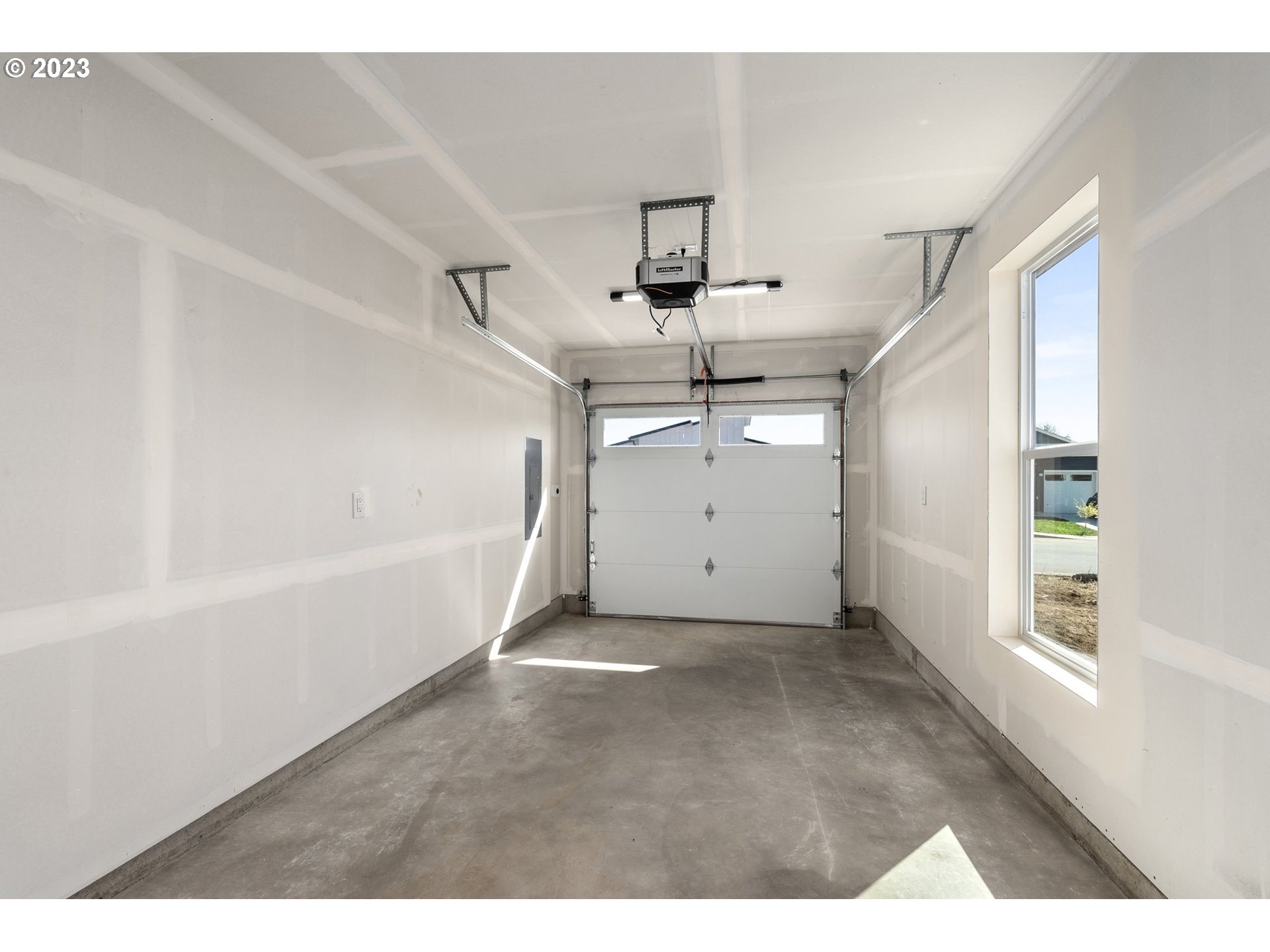 1019 Peach Road Winlock, WA 98596 - Photo 22 of 22 a view of a big room with closet and windows