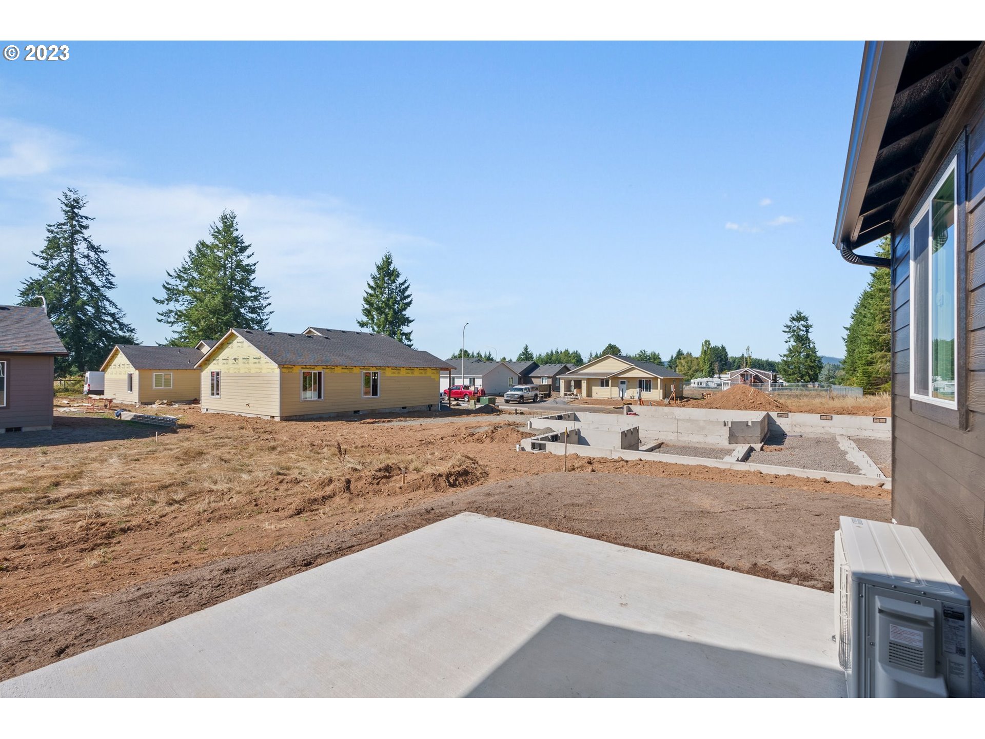 1019 Peach Road Winlock, WA 98596 - Photo 8 of 22 a view of a living room and kitchen space
