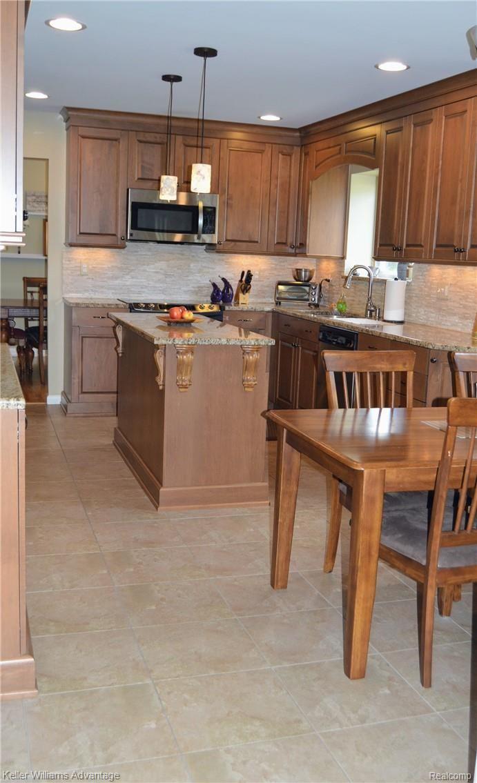 36292 Curtis Road Livonia, MI 48152 - Photo 7 of 26 Kitchen.jpg