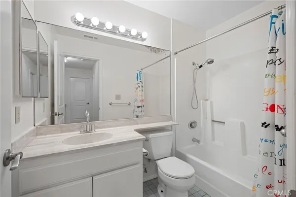 $4,000 | 10831 Roycroft Street, Unit 81, Sun Valley, CA 91352
