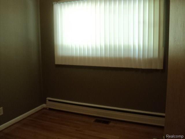 240 Windsor Road Rochester, MI 48307 - Photo 6 of 11 DSC01148.JPG