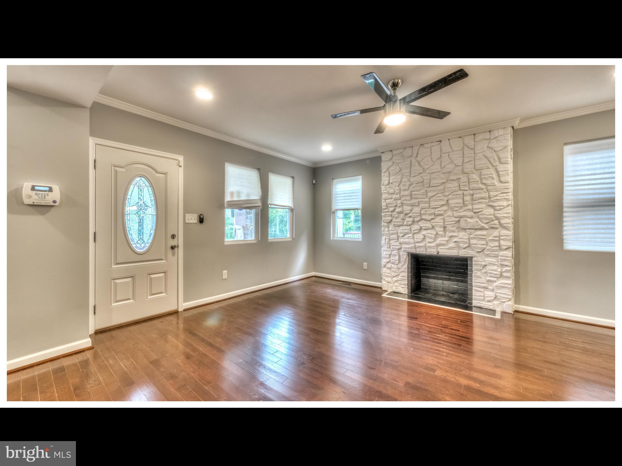 3412 Alto Road Baltimore, MD 21216 - Photo 3 of 30 Living Room