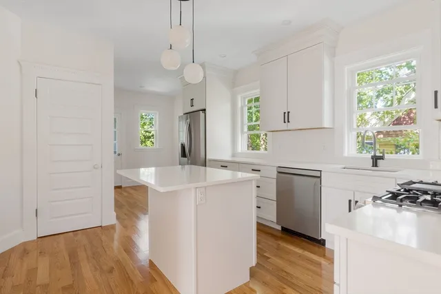 $5,950 | 105 Fayerweather Street, Unit 2, Cambridge, MA 02138