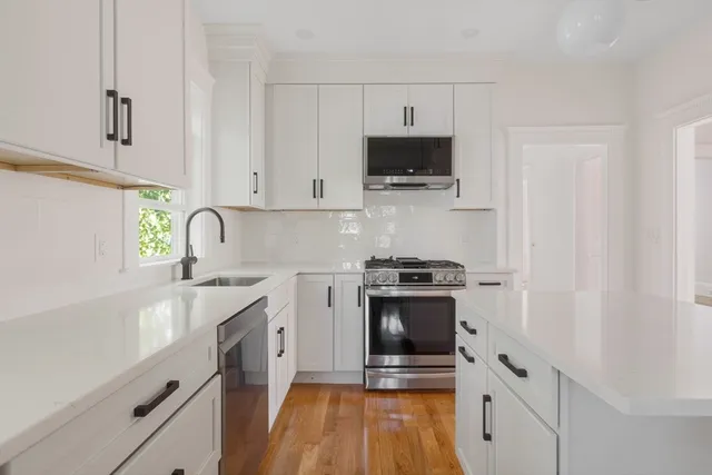 $5,950 | 105 Fayerweather Street, Unit 2, Cambridge, MA 02138