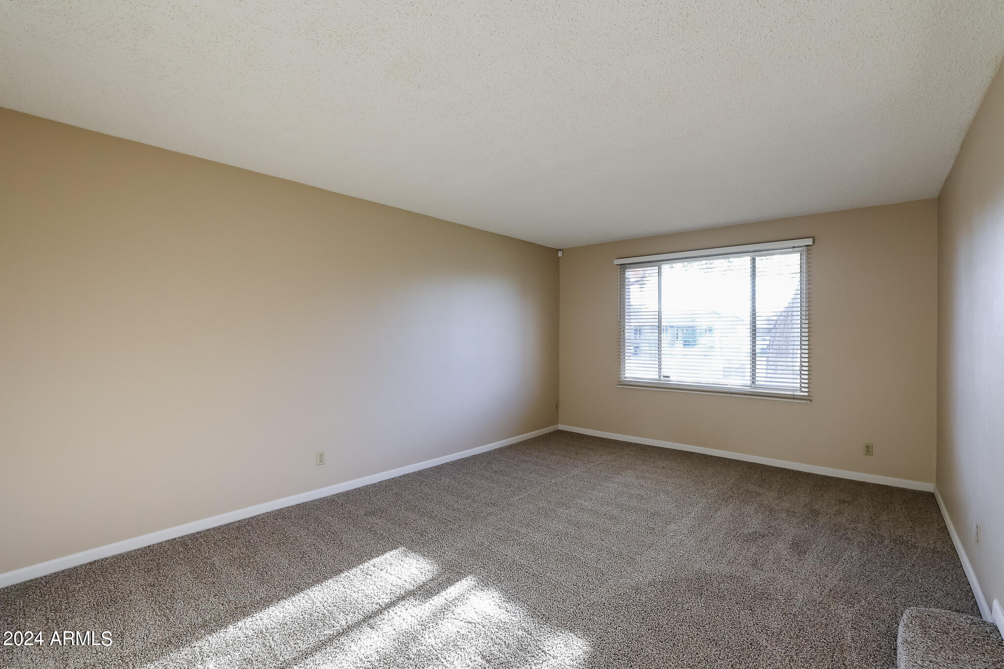 3322 West Shangri-la Road Phoenix, AZ 85029 - Photo 11 of 28 B (9)