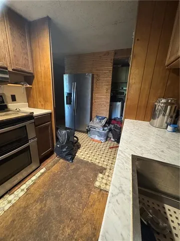 an empty room with wooden floor and ceiling fan