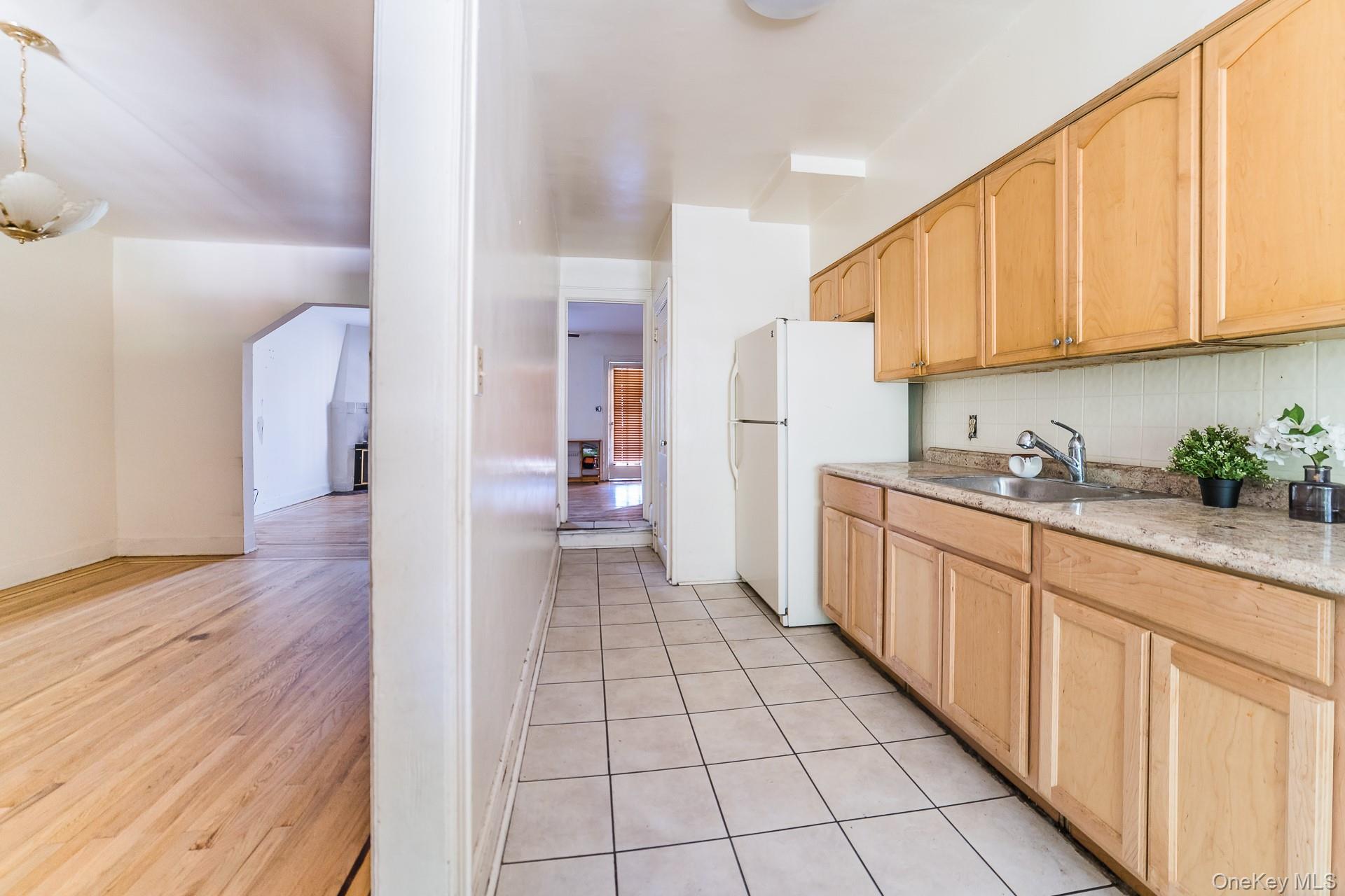 178-38 Leslie Road Queens, NY 11434 - Photo 11 of 36