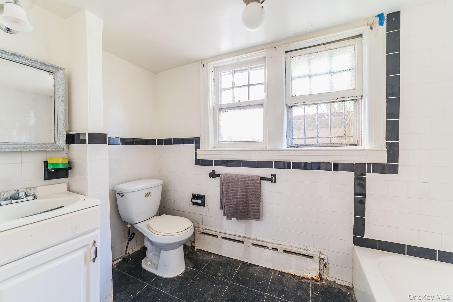 178-38 Leslie Road Queens, NY 11434 - Photo 25 of 36