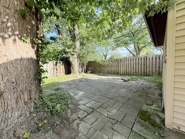 $301,000 | 1122 Iowa Street, Glenwood, IL 60425