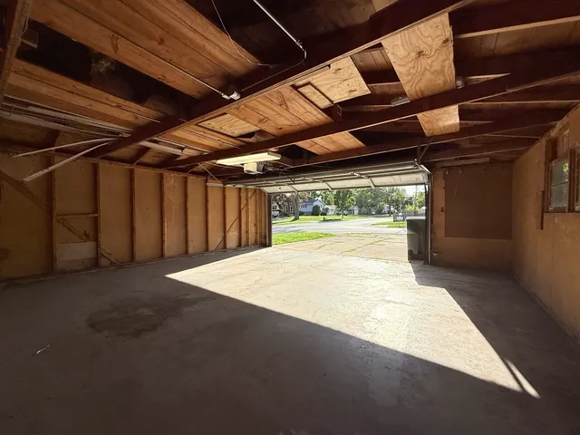 $301,000 | 1122 Iowa Street, Glenwood, IL 60425