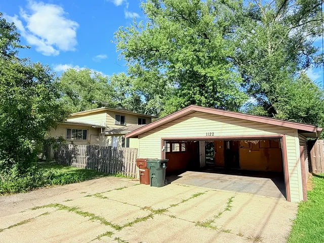 $301,000 | 1122 Iowa Street, Glenwood, IL 60425