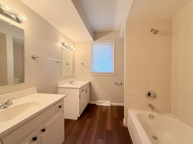 $301,000 | 1122 Iowa Street, Glenwood, IL 60425