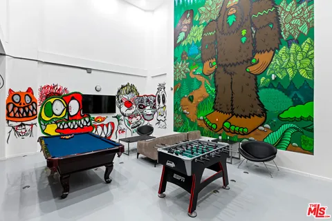 $2,495,000 | 2738 Rinconia Drive, Los Angeles, CA 90068