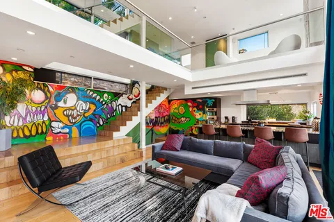 $2,495,000 | 2738 Rinconia Drive, Los Angeles, CA 90068