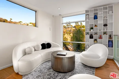 $2,495,000 | 2738 Rinconia Drive, Los Angeles, CA 90068