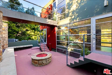 $2,495,000 | 2738 Rinconia Drive, Los Angeles, CA 90068