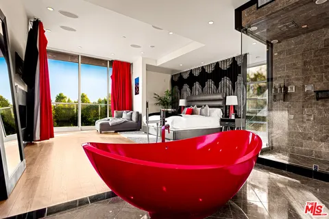 $2,495,000 | 2738 Rinconia Drive, Los Angeles, CA 90068