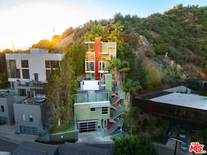 $2,495,000 | 2738 Rinconia Drive, Los Angeles, CA 90068