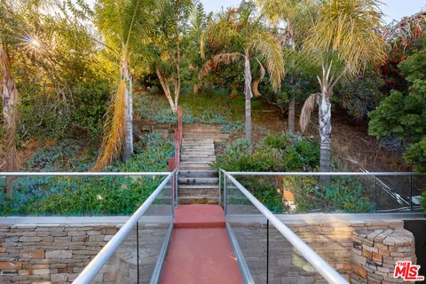 $2,495,000 | 2738 Rinconia Drive, Los Angeles, CA 90068