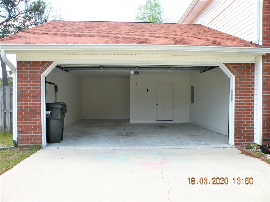 160 Lions Gate Road Savannah, GA 31419 - Photo 2 of 6 Large two car garage