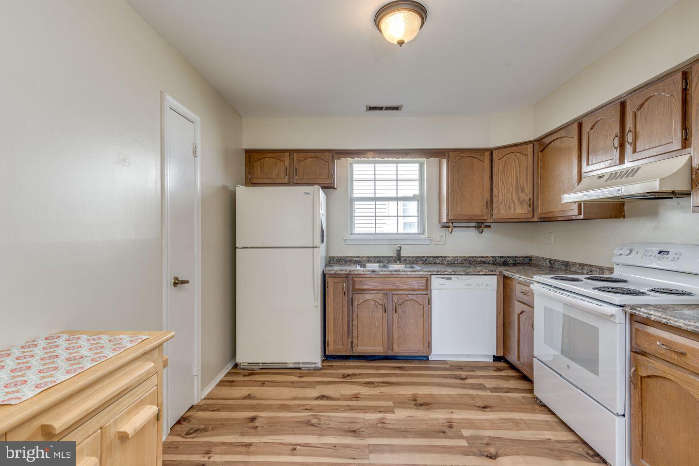 61 Eddystone Way Mount Laurel, NJ 08054 - Photo 9 of 35