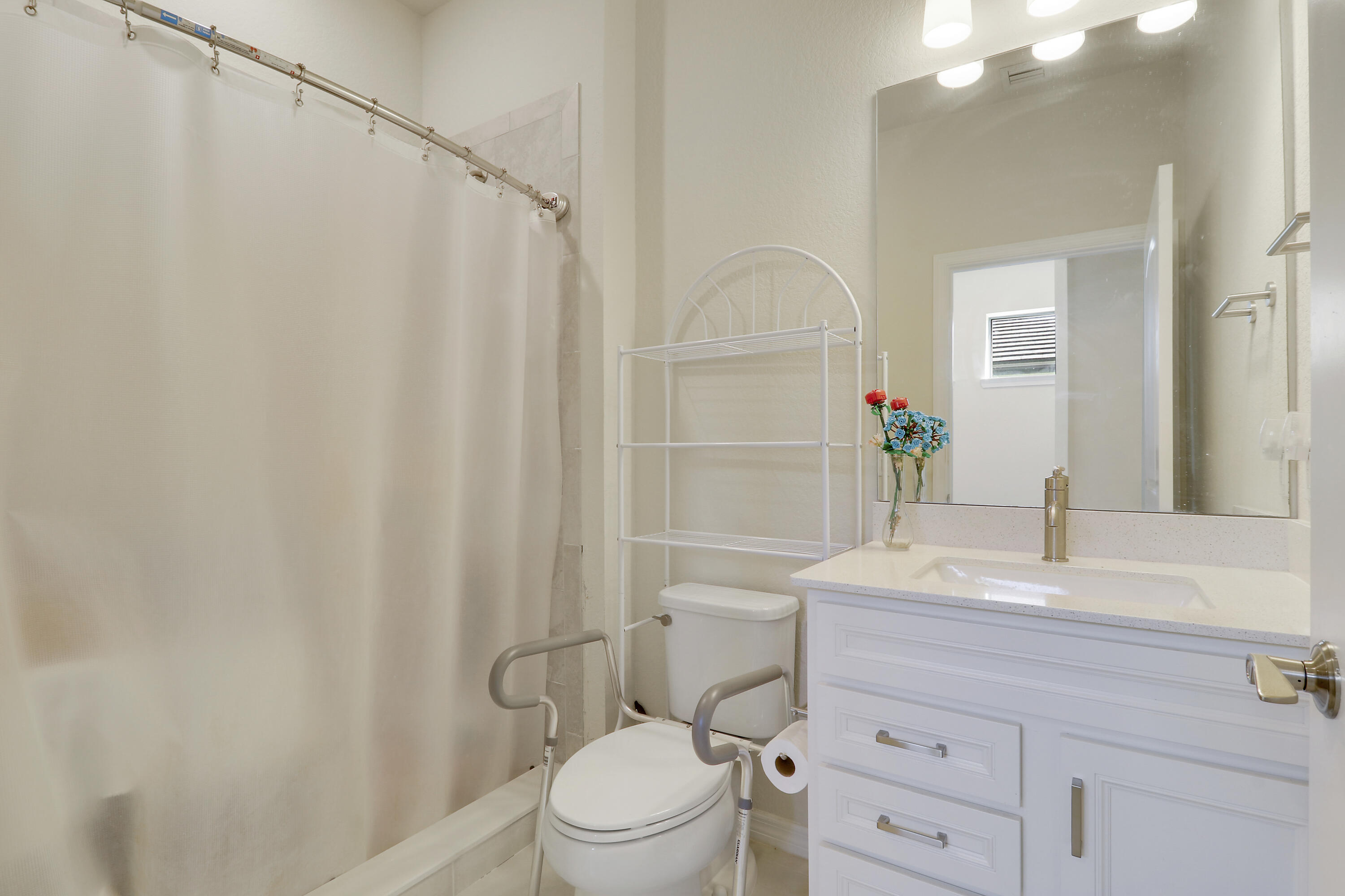 4795 Chantilly Road Wellington, FL 33467 - Photo 16 of 34 First Floor Bathroom