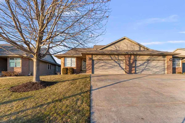 $369,000 | 5040 55th Avenue, Bettendorf, IA 52722