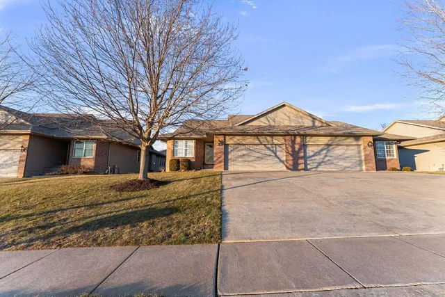 $399,000 | 5040 55th Avenue, Bettendorf, IA 52722