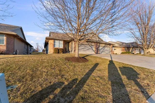 $399,000 | 5040 55th Avenue, Bettendorf, IA 52722