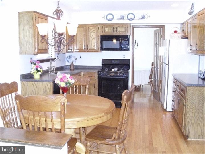 4 Midwood Road Evesham, NJ 08053 - Photo 5 of 19 Kitchen