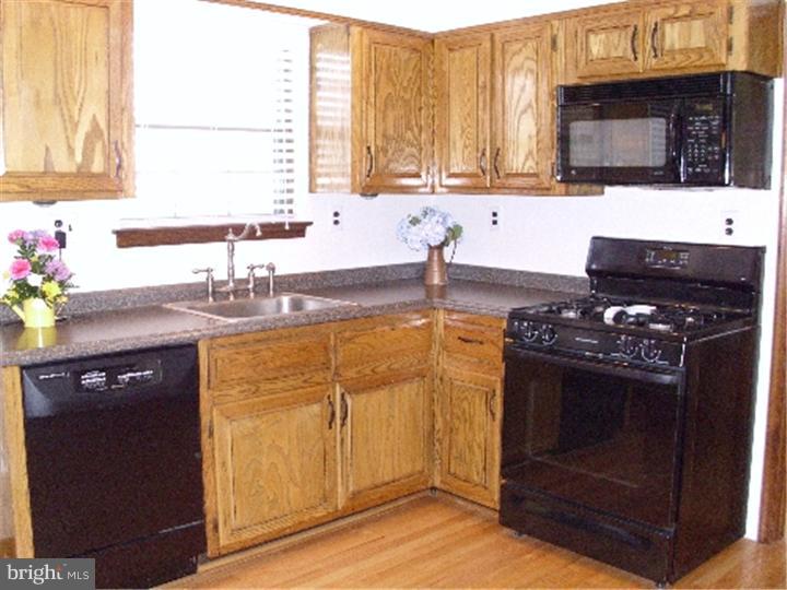4 Midwood Road Evesham, NJ 08053 - Photo 6 of 19 Kitchen