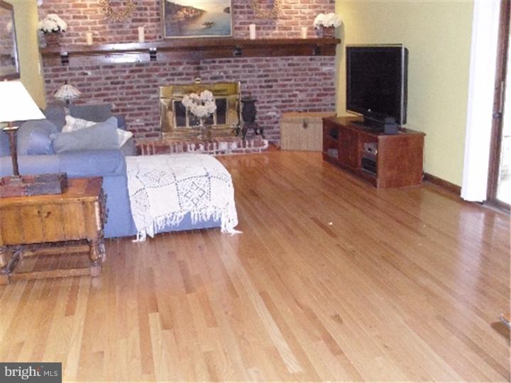 4 Midwood Road Evesham, NJ 08053 - Photo 8 of 19 Family Room